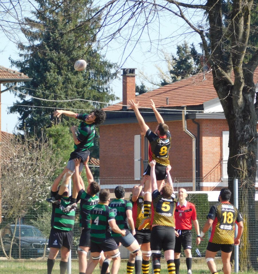 Tardito e Montemanaro fanno volare Pizzini in touche